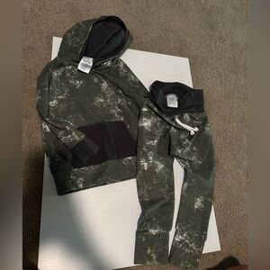 2t joggers & hoodie
